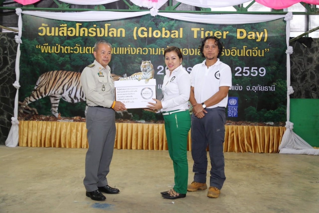 handing_over_thai_tiger_petition