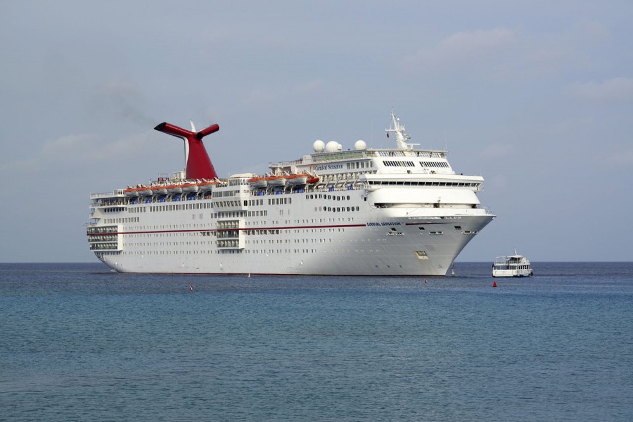 carnival_cruise_lines_ship_in_cayman_islands
