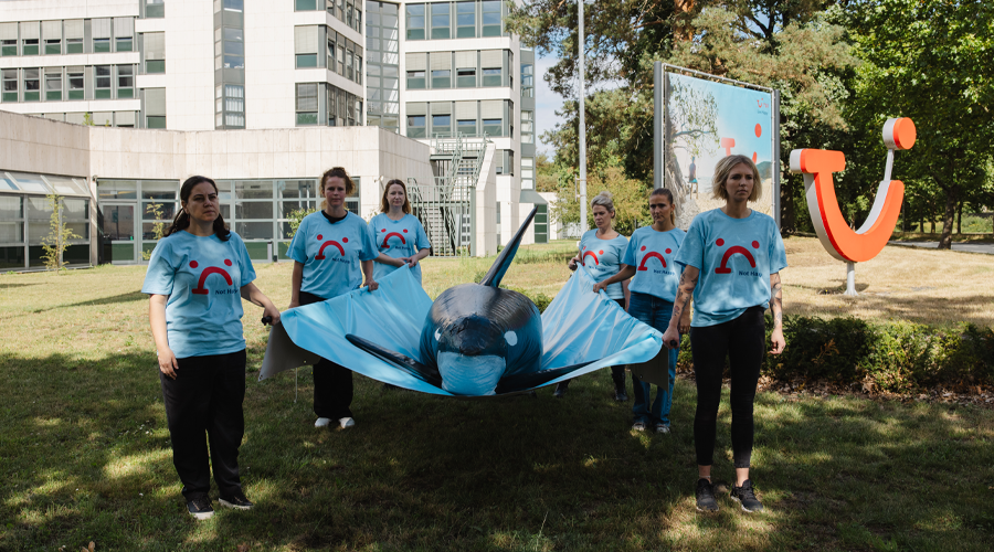 Life-size orca processioned at TUI offices, Hanover